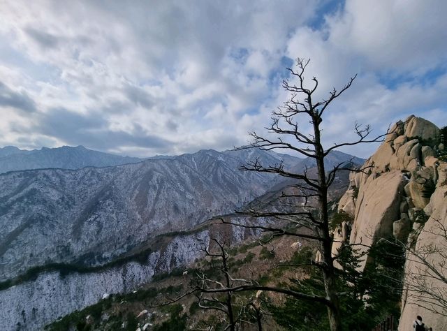 설악산 울산바위, 도전과 감동이 공존하는 명소