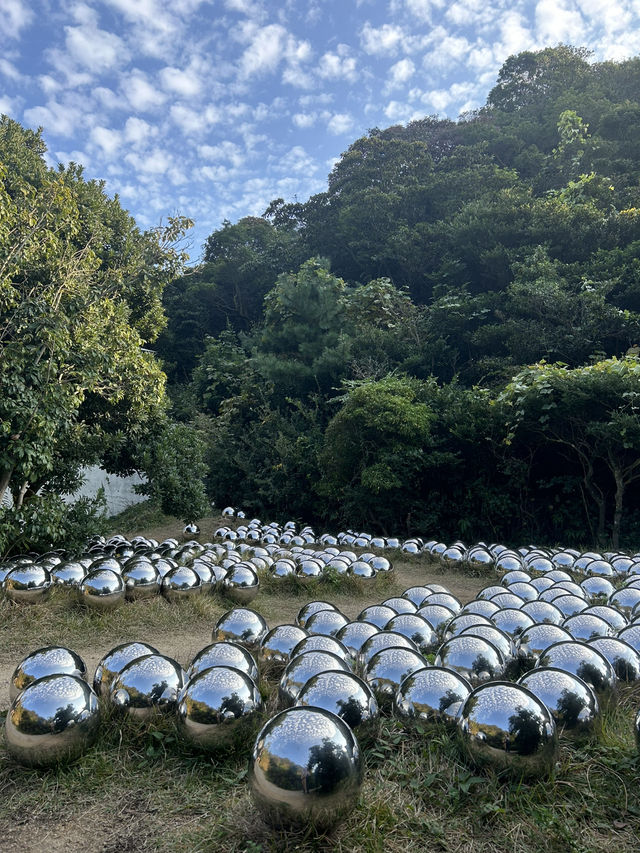 【直島】自然の谷間に潜む、小さなアートの発見「ヴァレーギャラリー」