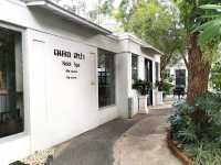 Zantiis Ndol Villas