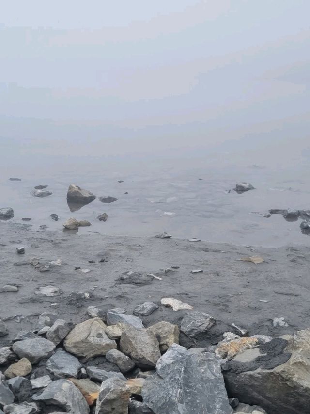 산꼭대기 안개속의 외시넨 호수