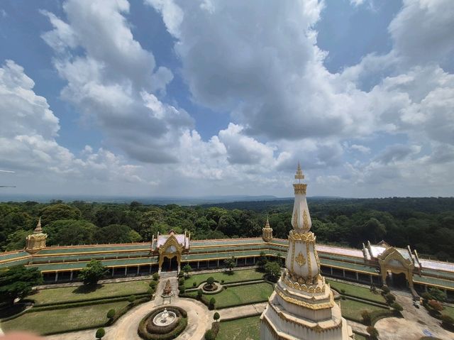 พระมหาเจดีย์ศรีชัยมงคล อ.หนองพอก จ.ร้อยเอ็ด 