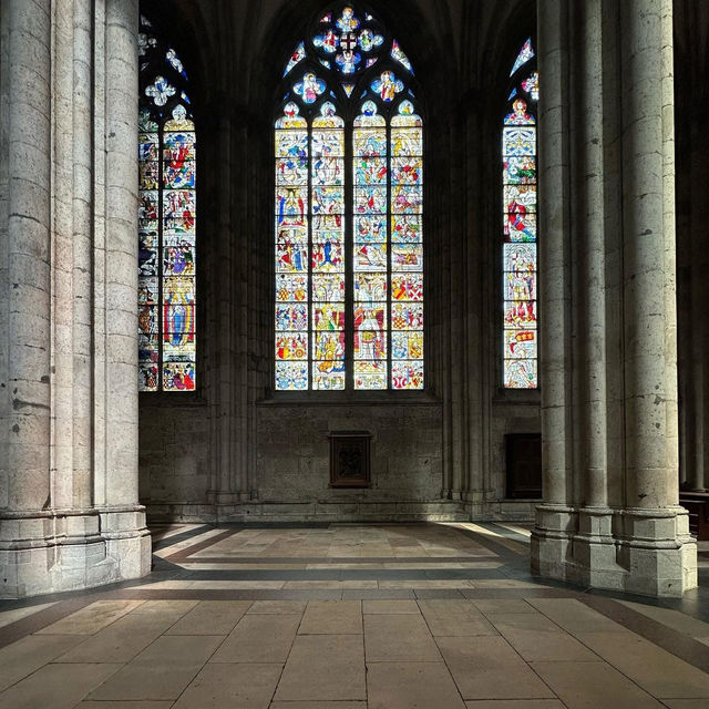 A Summer Visit to Cologne Cathedral: Gothic Grandeur Under the Sun