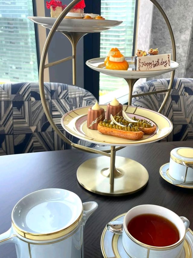 🌸 Waldorf Astoria Osaka – A Royal Stay in the Sky of Osaka 🏯🌆