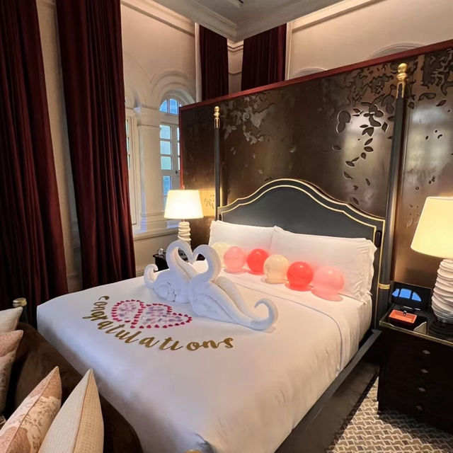 Raffles Hotel Singapore: An Icon of Luxury & History! 🥂🇸🇬✨