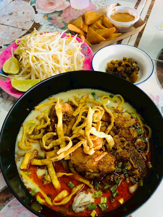 แนะนำร้านเด็ด เส้นดอยตุงสายเก่า “ข้าวซอยป้าหรอย”