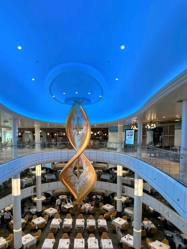 🚢👑 Royal Caribbean Cruises – The King of the Seas! 🌊✨