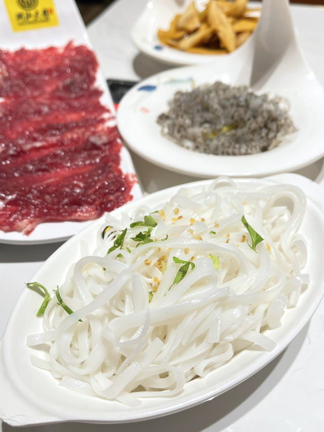 不用去汕頭，就在深圳丨現切牛肉火鍋 💕 43年老字號潮汕大目牛肉火鍋