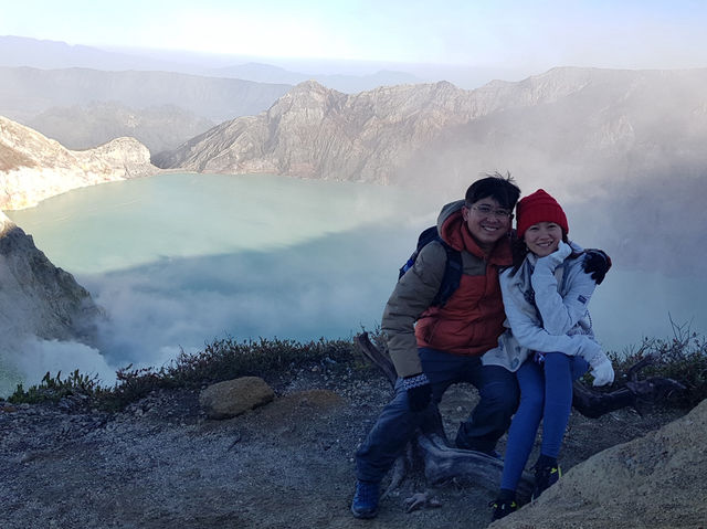 “Ijen Volcano: Where Blue Flames Meet Sunrise Skies”💙