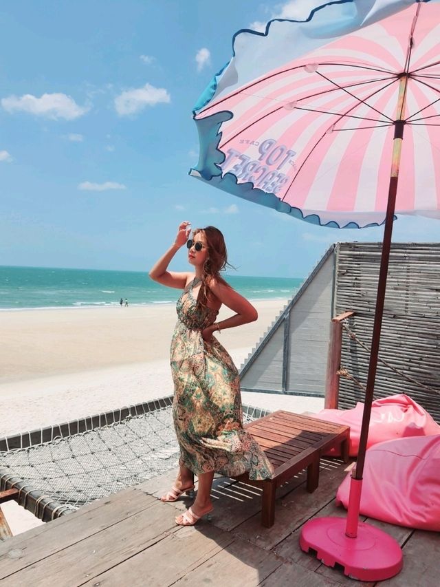 Top Seacret Beach Cafe หัวหิน