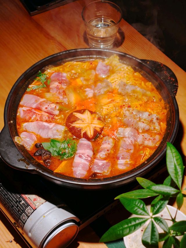 A hidden gem in Zaozhuang with live music & private spaces 