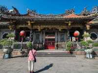 艋舺精神象徵：台北龍山寺240年建築與信仰巡禮