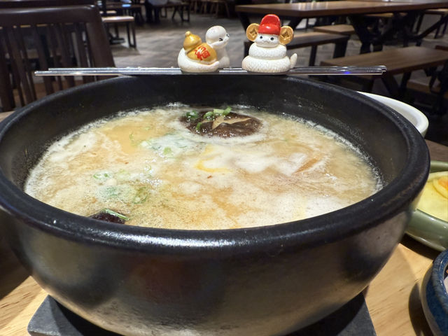 高雄成功路上漢神百貨B3美食天地.（韓姜熙小廚房）是我的最愛餐點