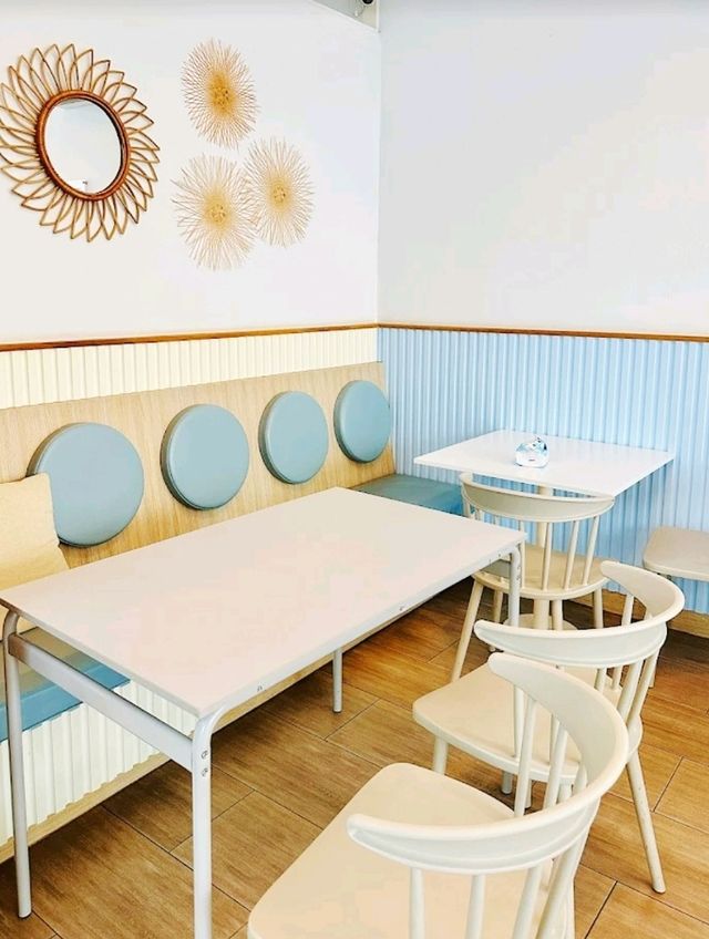 Sunny Brew Cafe x Pattaya ตกแต่งที่ทันสมัย สบายตา