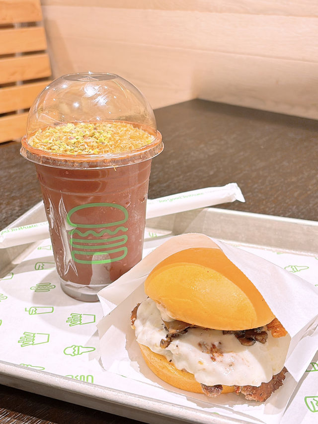 Shake Shack 杜拜朱古力開心果奶昔‼️超好飲🔥