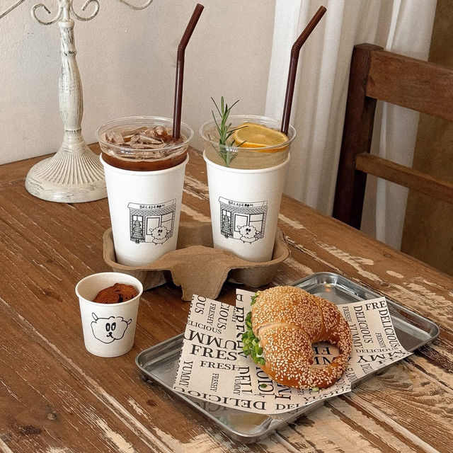 Breadroom Cafe • Sukhumvit 48, BKK 🛖🐕🥯🪞🛋️✨