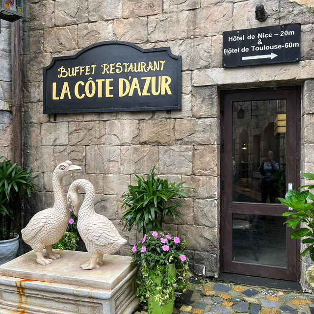 🏰 Lost in France… but in Vietnam?!