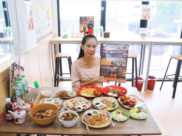 นิยมเส้น ก๋วยเตี๋ยวไก่ตุ๋น & ขนมจีนน้ำยาปักษ์ใต้ ม