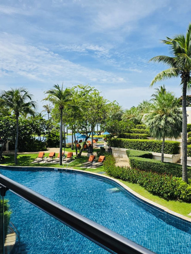พักผ่อนสบายๆ ติดทะเล ที่ Sheraton Huahin