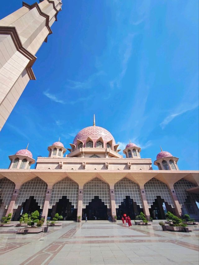 Putra Mosque – The Pink Jewel of Putrajaya