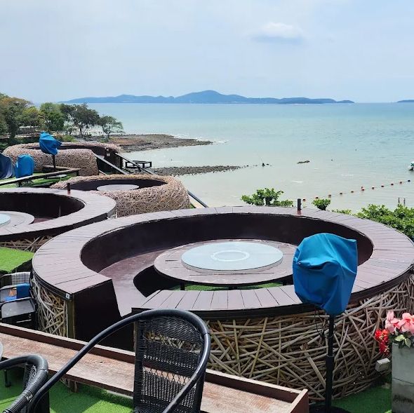 3 Mermaids Cafe คาเฟ่พัทยาสุดฮิต
