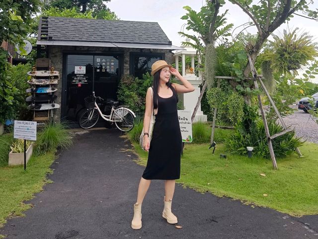 Iko Camp & Cafe