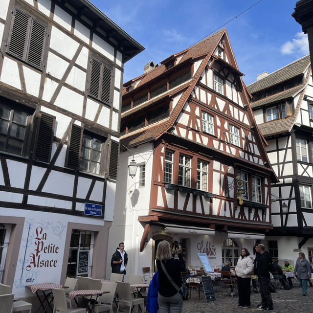 Strasbourg  เมืองสายน้ำสุดคลาสสิคแห่งฝรั่งเศส
