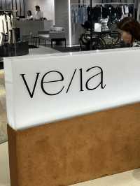 VE/LA คาเฟ่ดีไซน์อบอุ่น กาแฟที่ละมุนกว่าหน้าฝน ☕ 