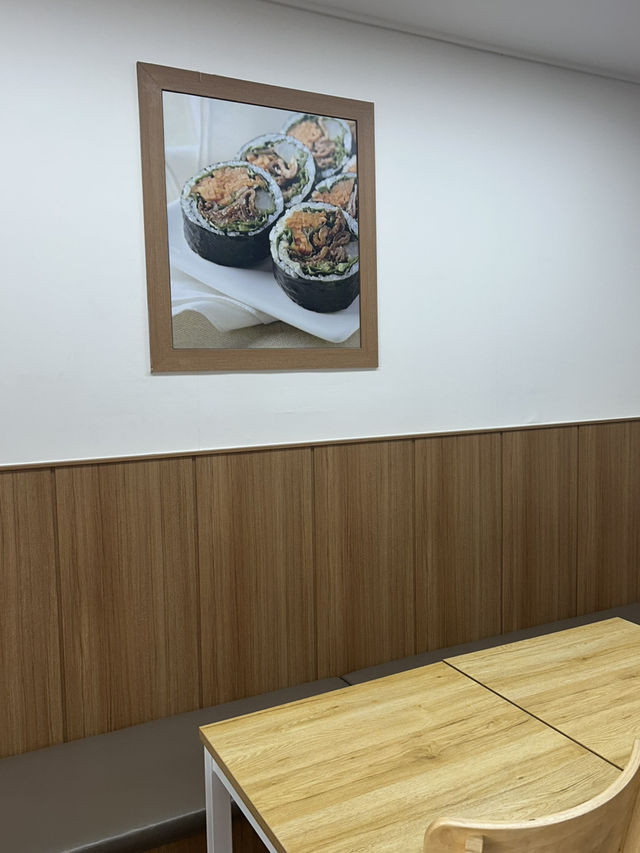 알찬 재료와 정직한 맛 🤍🍙 동네 분식맛집💙
