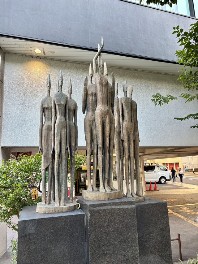 紅磚與希望之光：福岡市赤煉瓦文化館與戰災復興記念群像