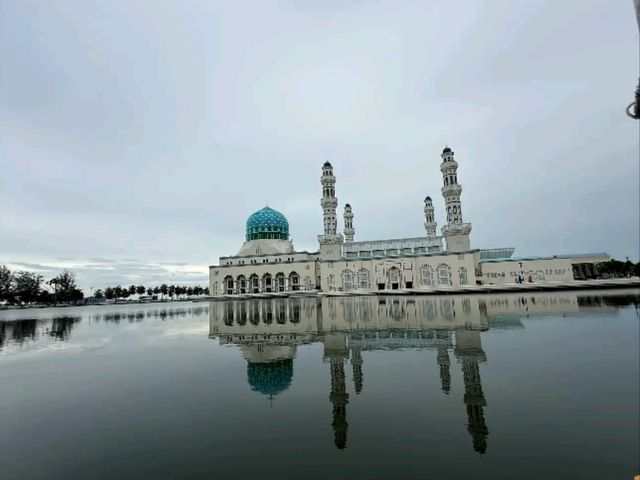 Visiting the Floating Mosque of Kota Kinabalu: City Mosque Travel Guide