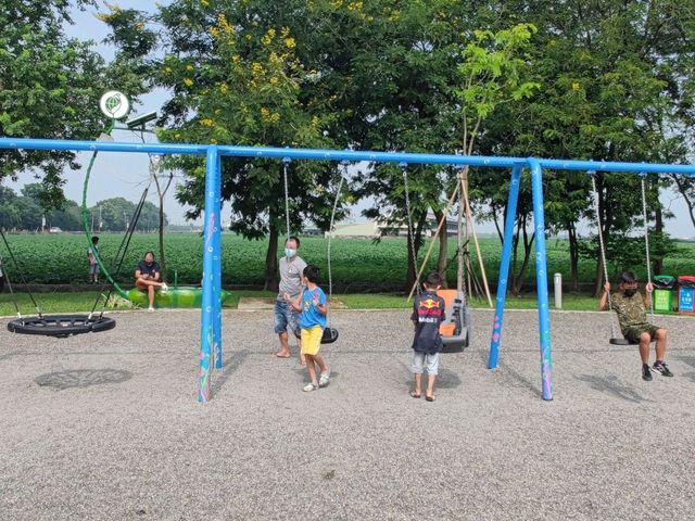 一座太陽、月亮與地球的遊樂場#崁頂共融遊戲場(崁頂公園)屏東縣崁頂鄉