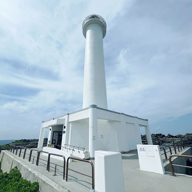 🌊 沖繩殘波岬:斷崖海景與燈塔的絕美邂逅!🏮✨ 🌊 沖繩殘波岬:斷崖海景與燈塔的絕美邂逅!🏮✨