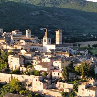 Spello – Italy’s Enchanting Flower Town 🌸🇮🇹