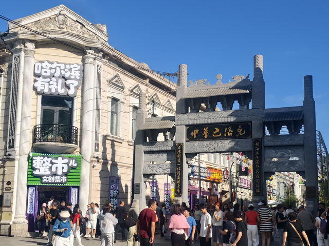 可惜了遇上正在維修中的中華巴洛克風情街