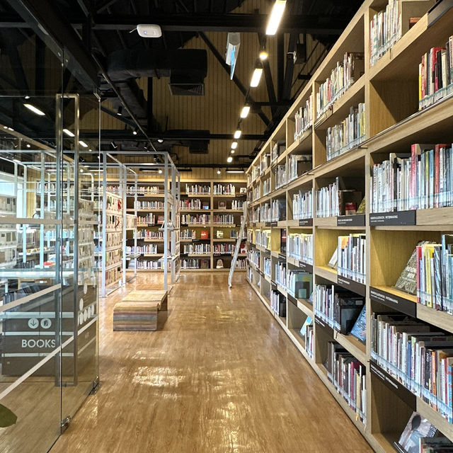 ห้องสมุดสร้างแรงบันดาลใจ ใจกลางเชียงใหม่ 🌿