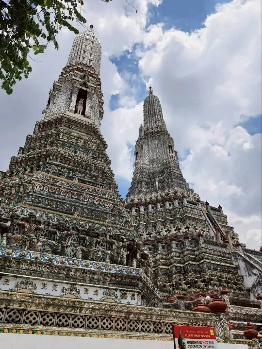 黎明寺（วัดอรุณราชวรารามราชวรมหาวิหาร）