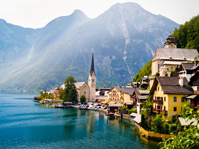 Hallstatt หมู่บ้านริมทะเลสาบที่ถูกถ่ายรูปมากที่สุด