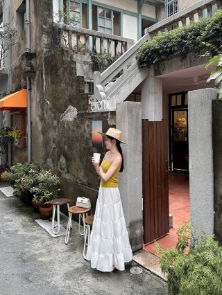 Tainan｜Discovering a Floral Coffee Shop in a Hidden Alley