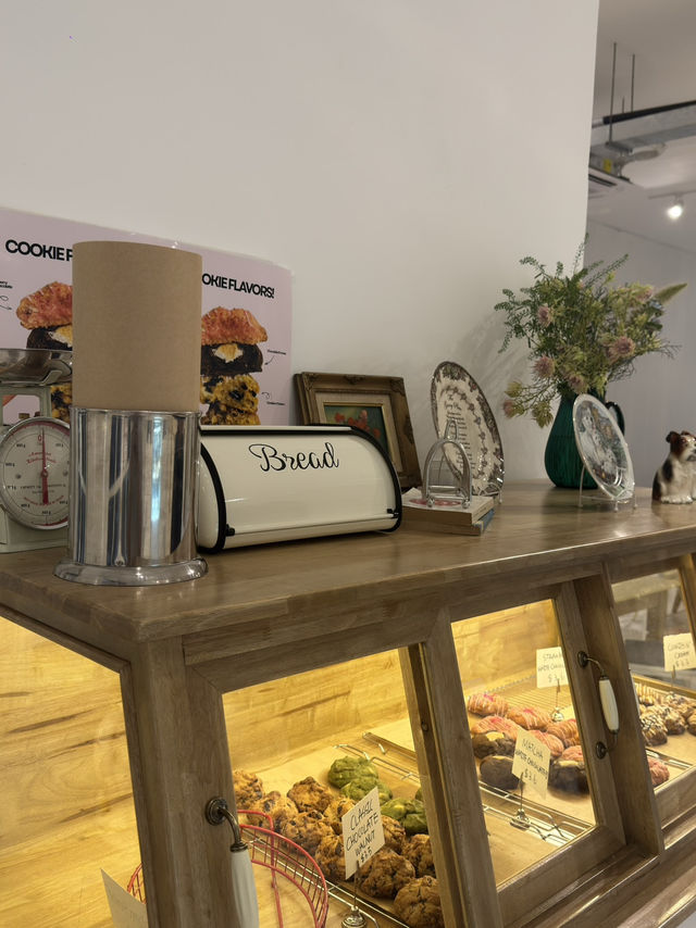 The Coziest Bakery Vibes at Cafe Honest, Phnom Penh 🍰✨