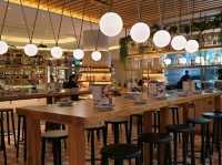 🍽️ Changi Airport: A Global Foodie Destination! 🇸🇬✈️