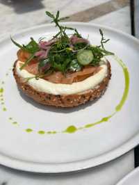 CAFÉ WITH GOOD BREAKFAST SANDWICHES AND COFFEE.