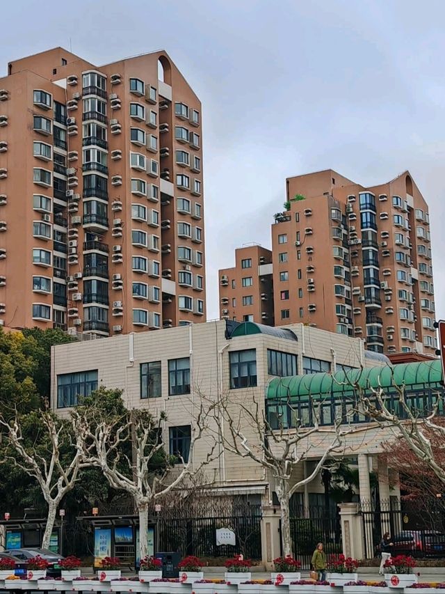 🏛️ Architectural Panorama: An Explorer's Perspective 🏛️ Architectural Panorama: An Explorer's Perspective