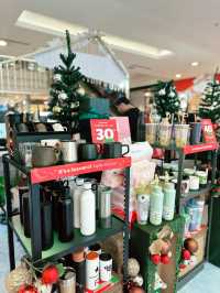 🎄 Festive Finds at One Utama Old Wing: Your Christmas Gift & Photo Spot!