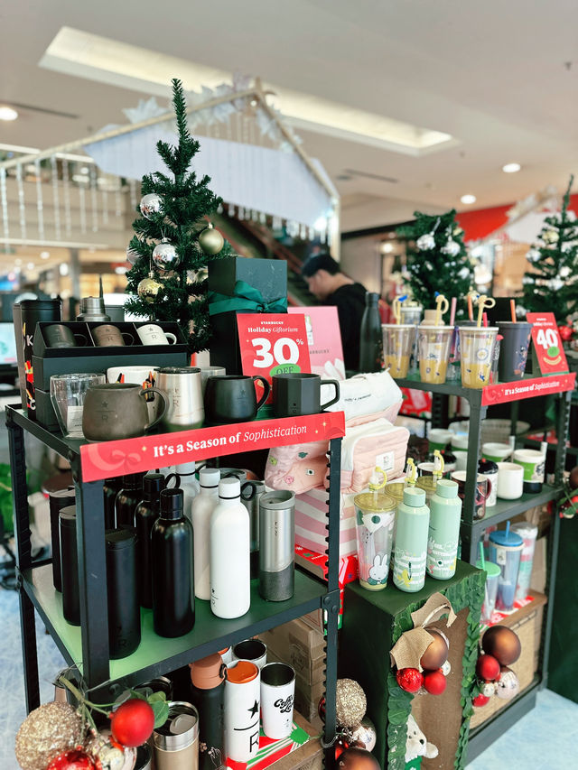 🎄 Festive Finds at One Utama Old Wing: Your Christmas Gift & Photo Spot! 🎄 Festive Finds at One Utama Old Wing: Your Christmas Gift & Photo Spot!