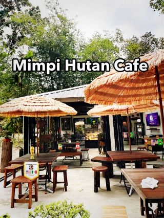 Forest Flavors & Football Fever at Mimpi Hutan Cafe! 🌿⚽🍴