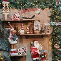 A Magical Christmas Wonderland in the Gift Shop Window!  