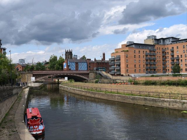 Walking around Leeds canals 