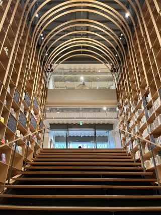 Tokyo | The must visit library in Tokyo with brilliant vibe 