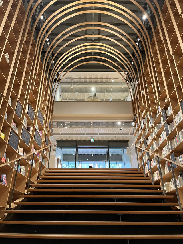 Tokyo | The must visit library in Tokyo with brilliant vibe 