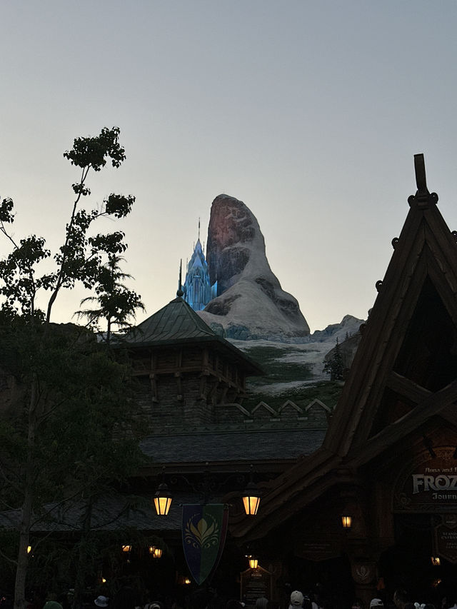 The Adult-Friendly Disney? Oh Yes, It Exists! 🍸🏰